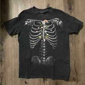 American Eagle graphic tee skeleton flower shirt XS/S